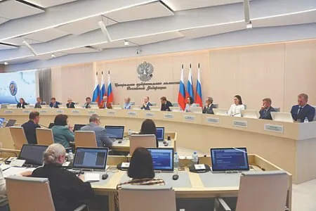 По проекту постановления Центризбиркома планируется исключение нескольких кандидатов из партийного списка «Яблоко» по статье об «экстремизме». Если выбывает четверть списочных кандидатов, партия может быть снята с выборов.