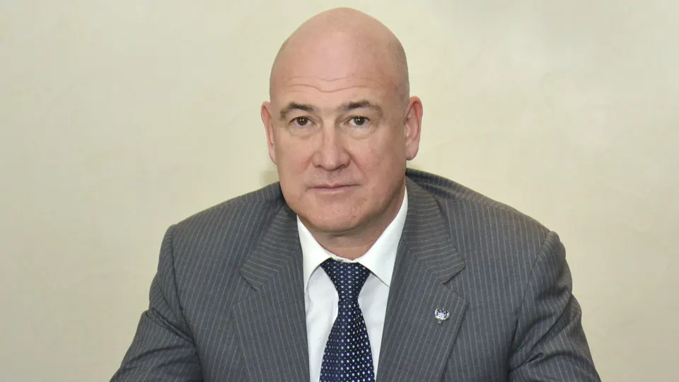 Кандидат в Госдуму Дмитрий Тулеев указал в декларации за 2025 год доход в размере 5 руб. 40 коп., при этом на его счетах числится около 90,7 тыс. руб., а в собственности — доля в загородном доме в Кемеровской области и квартира в Москве.