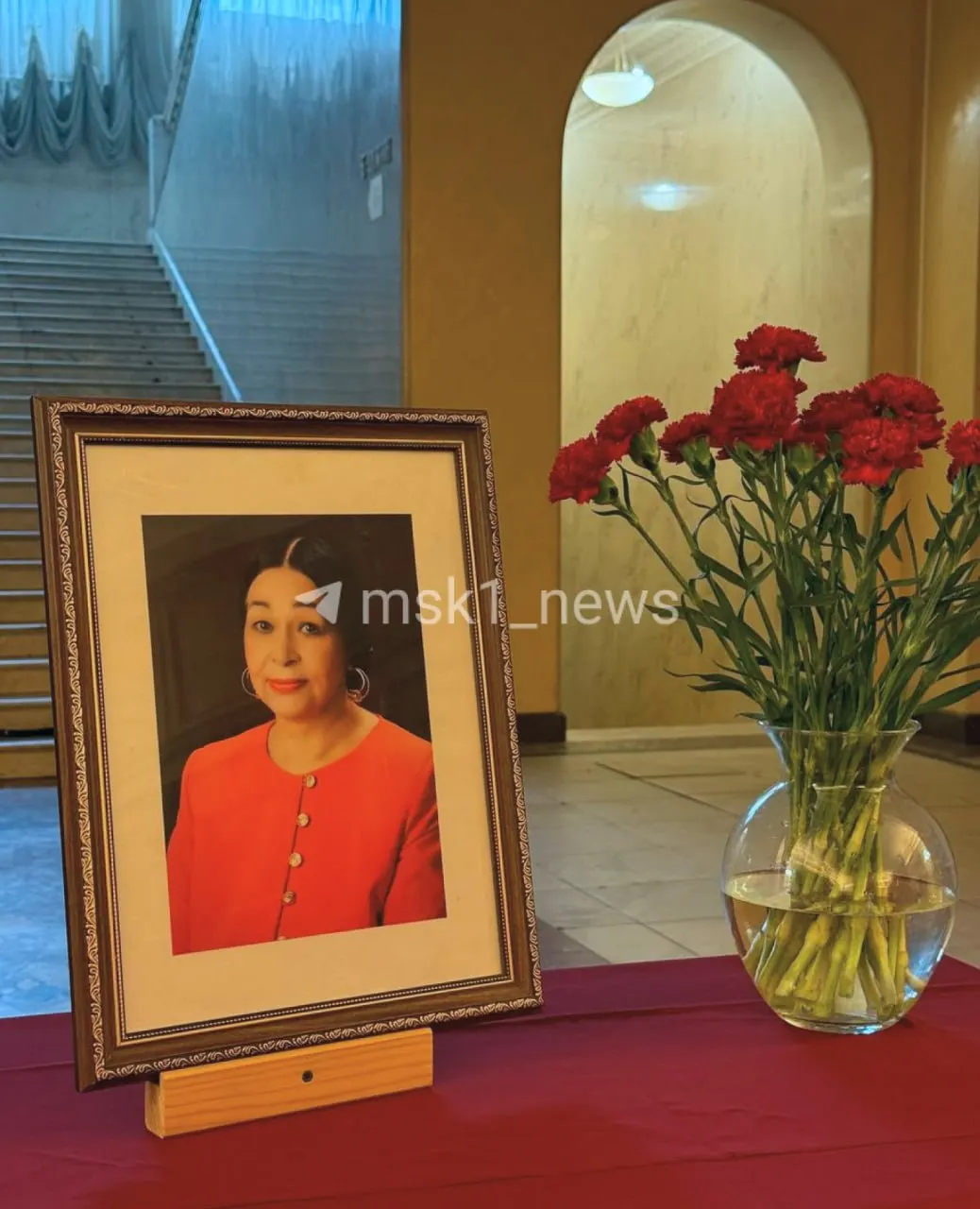 В Москве прошла церемония прощания с 82‑летней актрисой Екатериной Жемчужной, которая более шести десятилетий служила в театре «Ромэн». Она скончалась 3 июля.