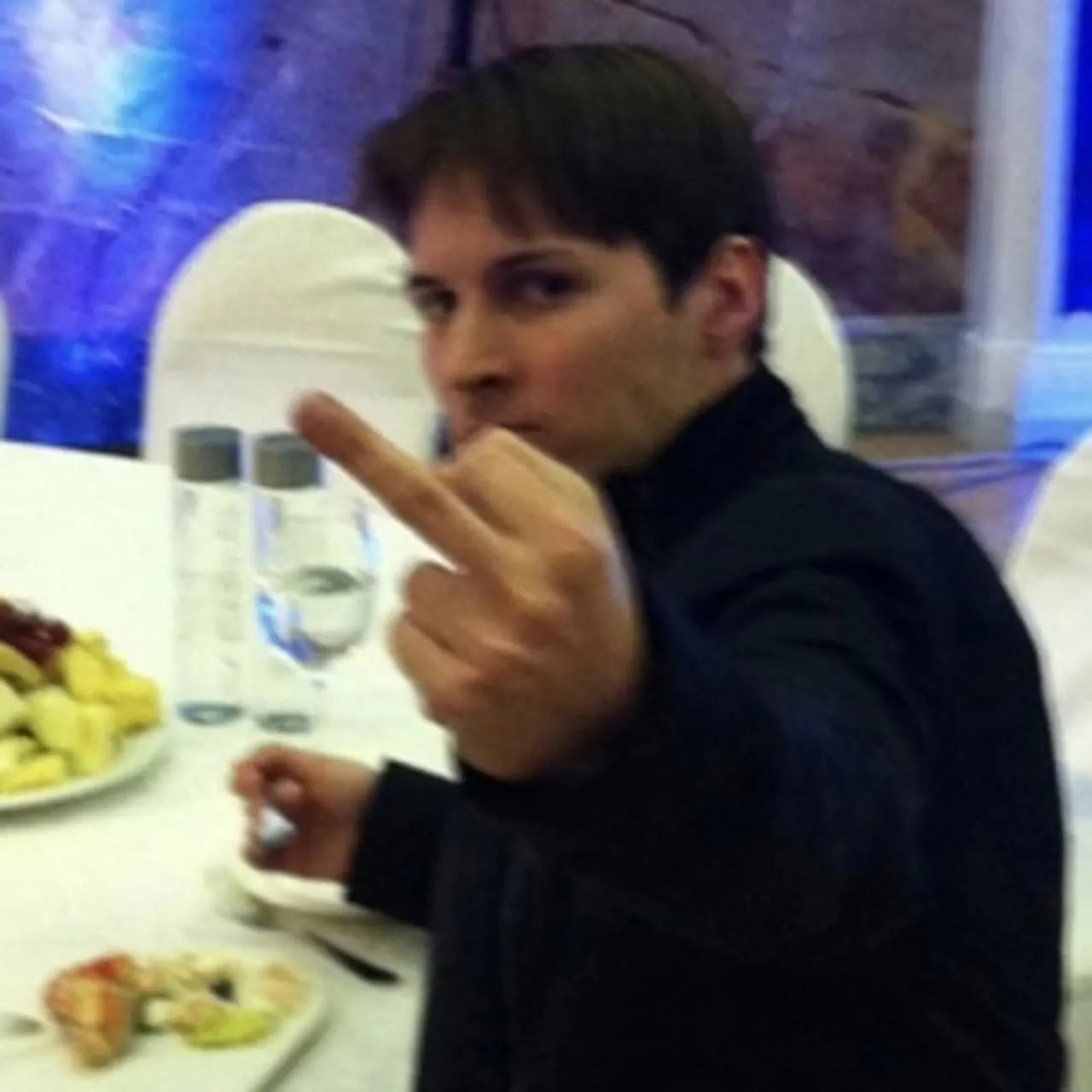 Росфинмониторинг указал основателя Telegram в списке террористов; правоохранительные органы предъявили обвинения в содействии террористической деятельности. Павел Дуров и официальные аккаунты мессенджера отреагировали провокационными изображениями.