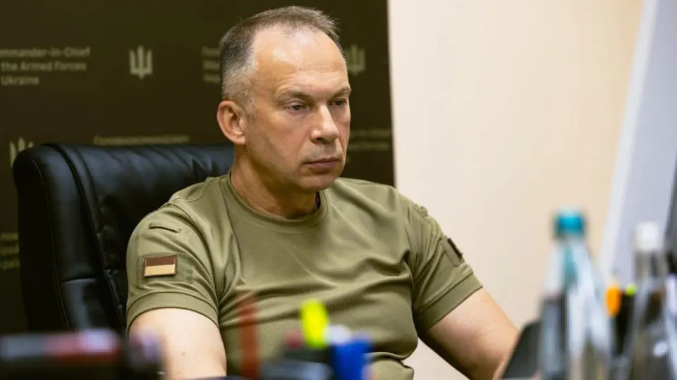 Александр Сырский заявил, что украинские силы нанесли тысячи ударов по объектам на территории РФ, усилили атаки дронами и по нефтяной инфраструктуре, что привело к топливному дефициту.