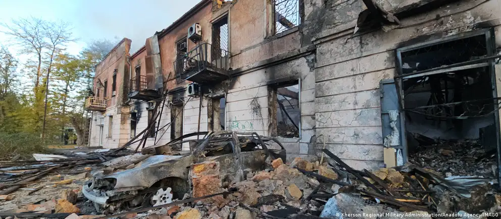 В ночь на 28 июля по Украине было нанесено 131 ударом беспилотников. В результате обстрела жилых кварталов Херсона погиб 61-летний мужчина, ПВО отразили большую часть атак.