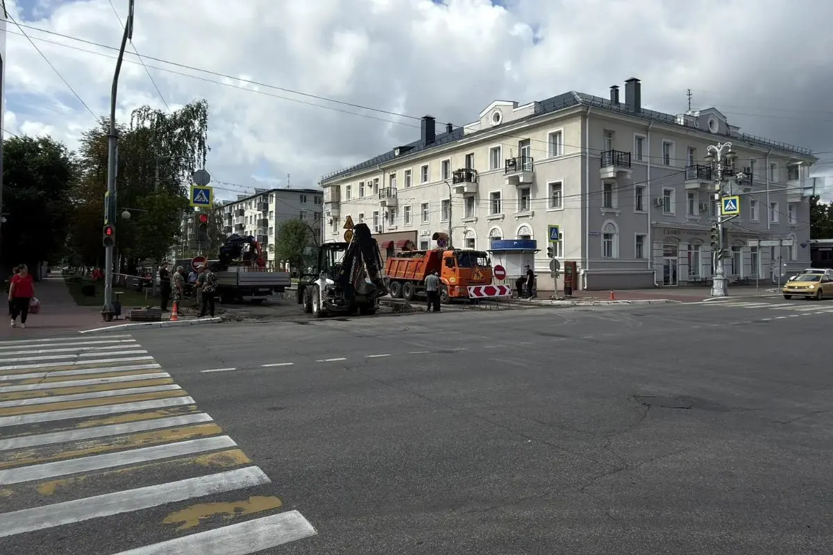 Врио губернатора сообщил о резком росте объёма ямочного ремонта и выделении дополнительных средств. В городе и районе ведутся текущие и капитальные работы, завершить планируют до конца октября.