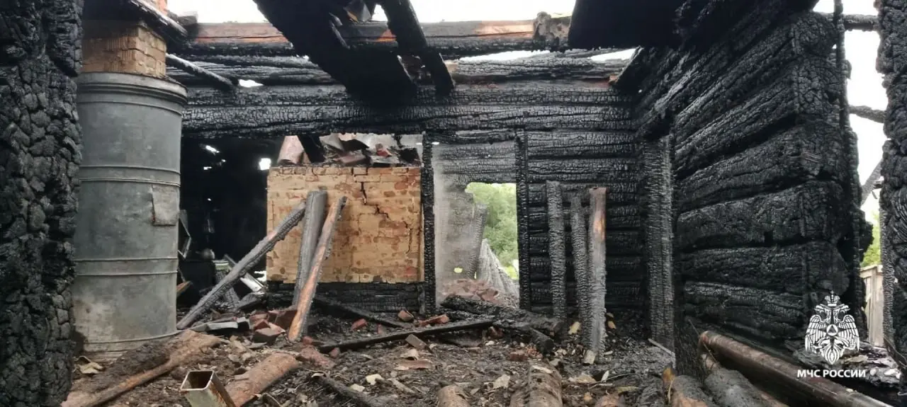 Ночью 5 июля в частном доме в городе Любим Ярославской области произошёл пожар. Погибли 70-летний мужчина и 78-летняя женщина; предварительно причиной называют электротехническую неисправность.