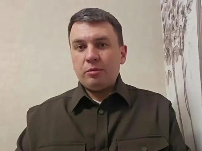 Следствие обвиняет Илью Ремесло в публичном распространении заведомо ложной информации об использовании ВС РФ — поводом стал опубликованный четыре месяца назад манифест. Суд рассматривает ходатайство об аресте.