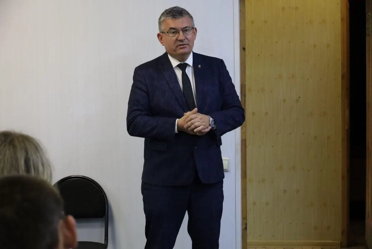 Совет депутатов Шебекинского округа рассмотрит 24 июля заявление Гриднева о досрочном сложении полномочий. Причины ухода не уточняются.