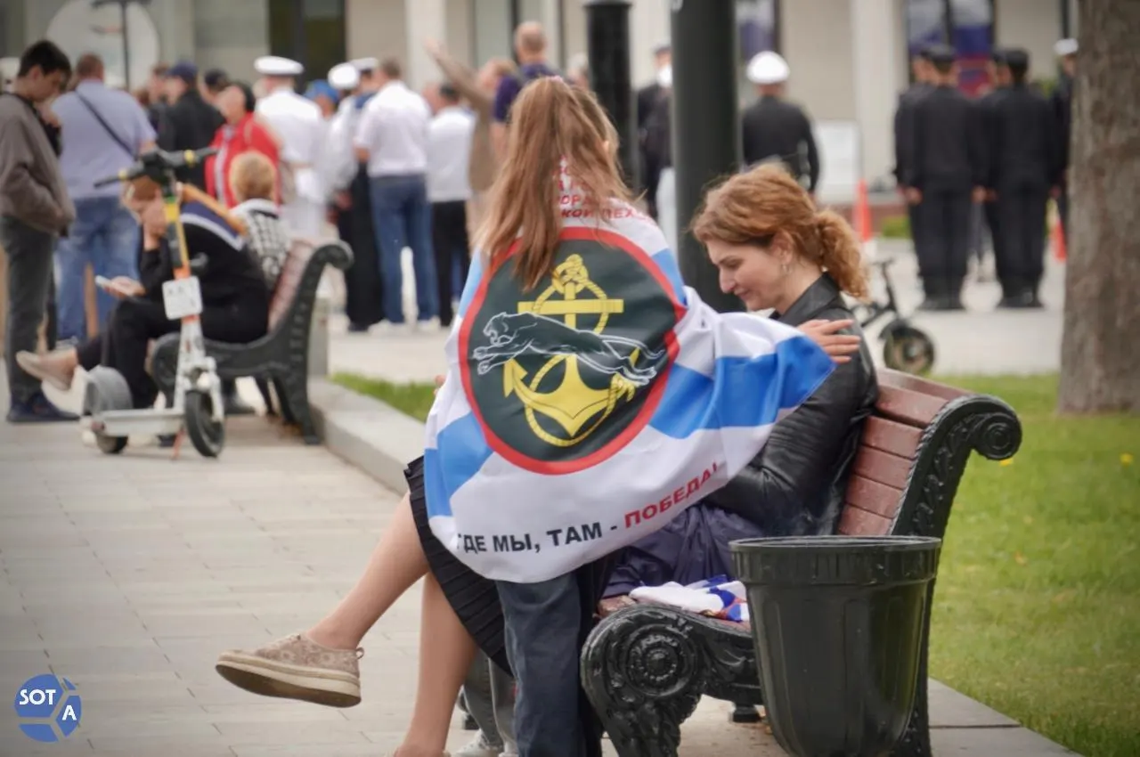 В Москве в последнее воскресенье июля прошли мероприятия в честь Дня Военно‑морского флота: заплывы, соревнования у Речного вокзала, акции в Парке Победы и сбор подписей на Красной площади.