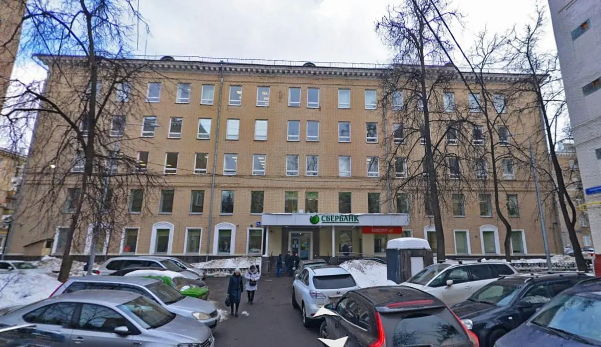 В Москве продают офисный корпус 1951 года постройки на улице Расплетина: в здании располагается дополнительный офис банка, аукцион стартует 14 августа.