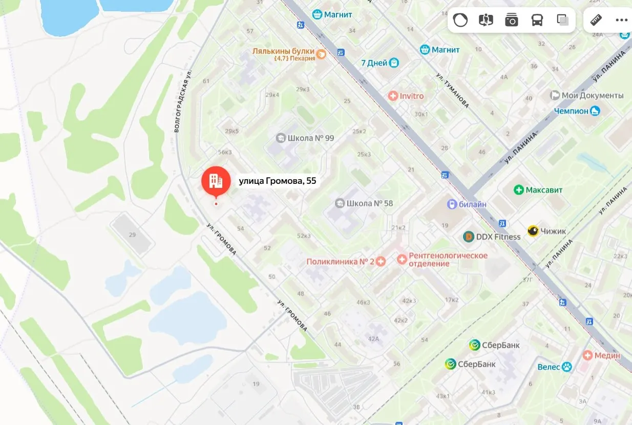 Власти расширили виды разрешённого использования участка, чтобы допустить многоквартирную застройку; объект планируют подготовить и выставить на торги до конца 2026 года.