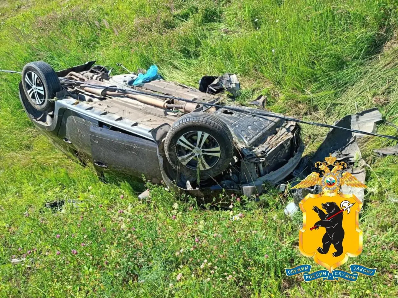 Дети и водитель получили травмы, пассажирка «Ниссана» погибла до приезда скорой помощи.