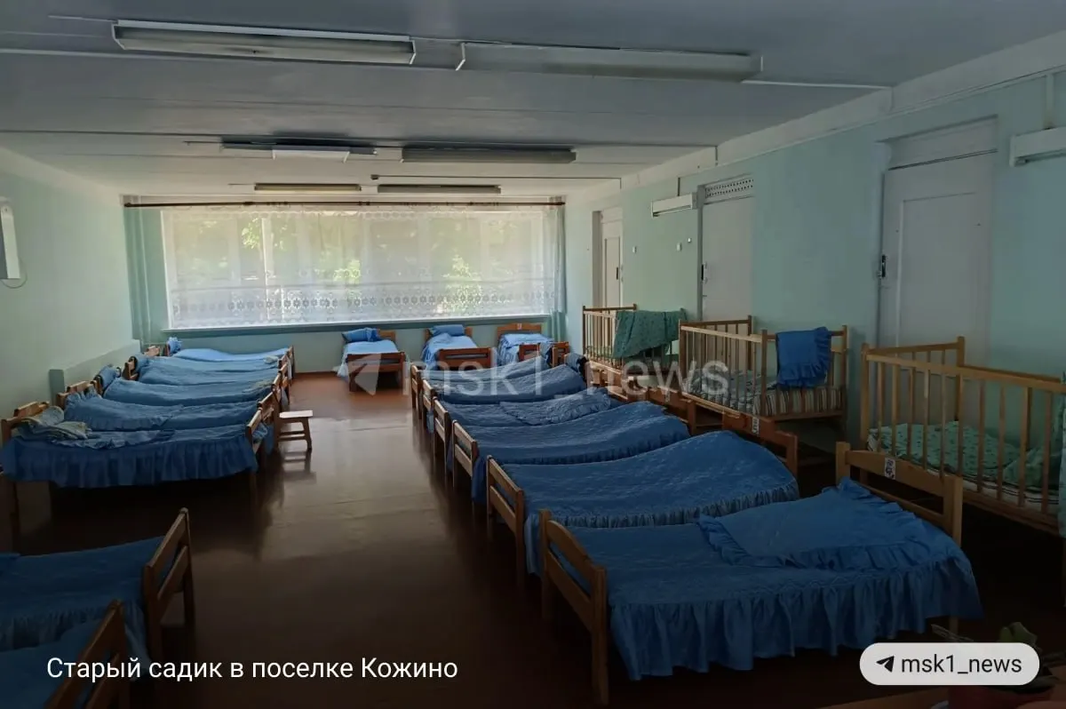 В поселке Кожино (Руза) решение о переводе детей из детсада №58 в здание лицея вызвало протест: родители считают новый путь и само здание опасными и обратились в правоохранительные органы и к уполномоченным.