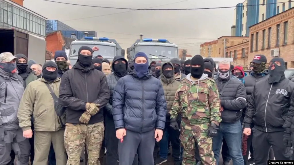 Во время фестиваля электронной музыки сотрудники полиции вместе с представителями «Русской общины» временно остановили работу сцен и задержали несколько человек; организаторы заявили о переходе к более спокойной программе и снижении уровня звука.