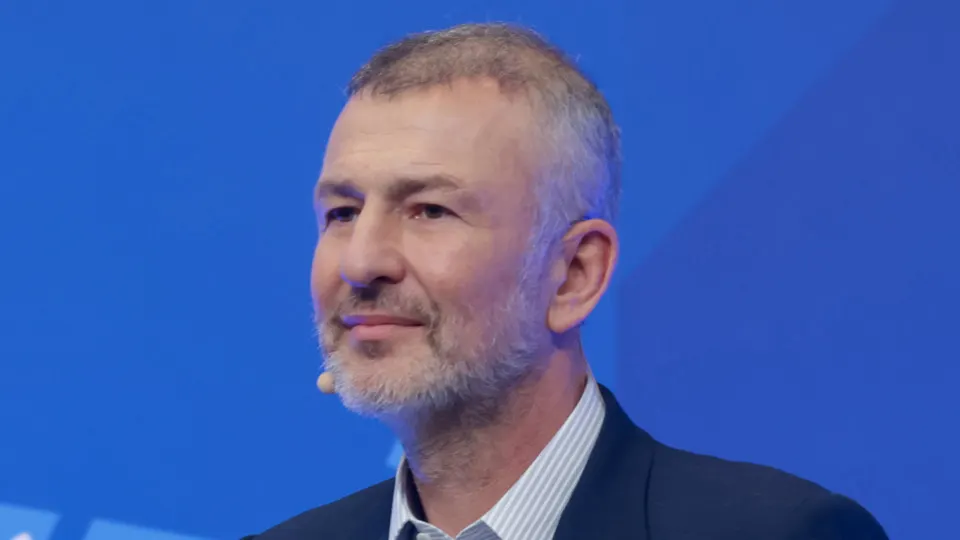 Миллиардер Андрей Мельниченко сумел избежать изъятия энергокомпании СИБЭКО после перевода 32 млрд рублей в пользу образовательного центра «Сириус». Сумма практически совпала со стоимостью покупки компании у бывшего министра.
