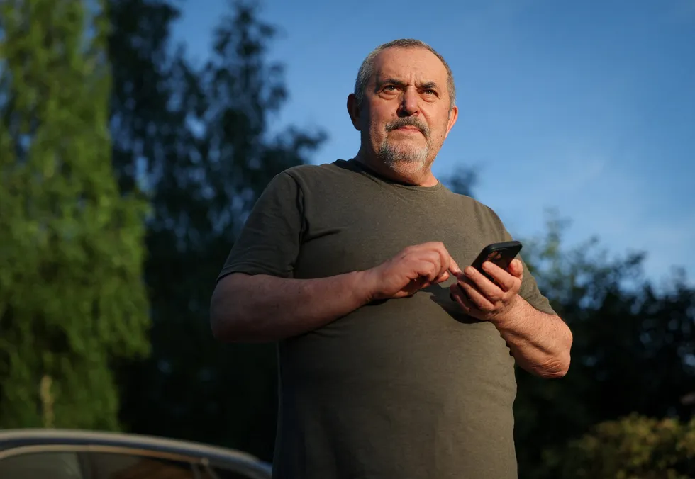 Бывшего депутата включили в список «иностранных агентов», через три дня задержали в Москве и выписали протокол за «демонстрацию экстремистской символики». Это может лишить его права участвовать в выборах на год; сам политик не исключает отъезда за границу.