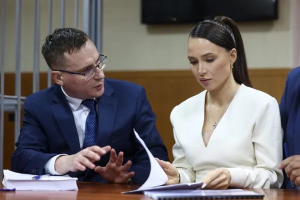 Обвинение требует шесть лет лишения свободы условно, штраф 1,2 млрд руб. и запрет на администрирование сайтов в деле о незаконном выведении средств.