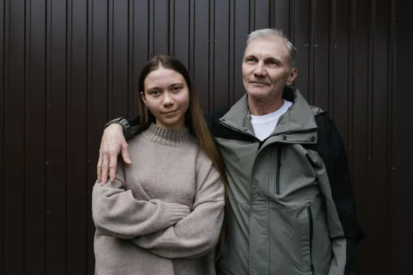Алексей Москалев и его дочь Маша, которые покинули Россию после уголовного преследования, получили политическое убежище во Франции.