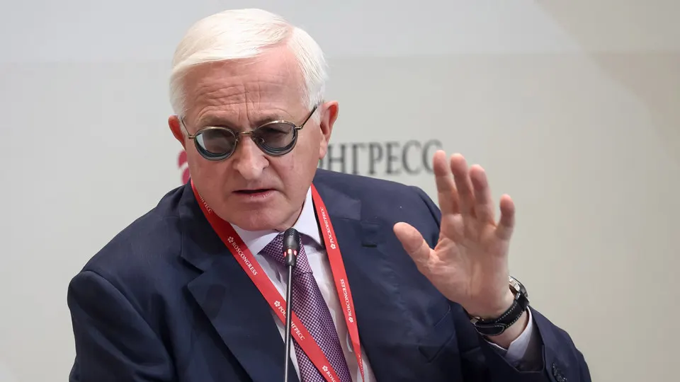 Глава РСПП предупредил, что сохранение текущей ключевой ставки может спровоцировать «осеннюю» волну банкротств. Число дел о несостоятельности растёт, просроченные долги бизнеса превысили 7 трлн руб.