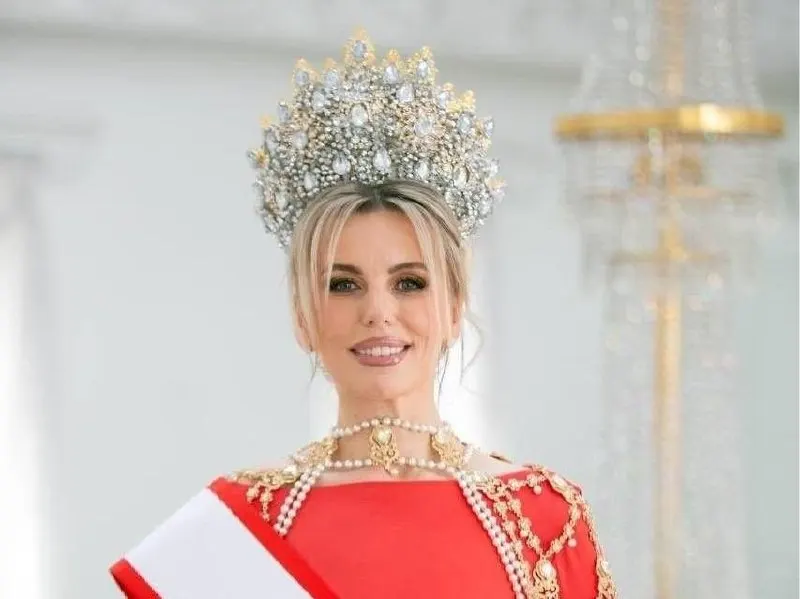 Многодетная мать из Московской области стала победительницей конкурса «Миссис Земля 2026», обойдя несколько десятков участниц.