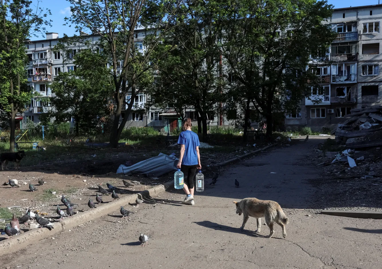 Александр Сырский назвал продвижение российских войск с Брянской области одним из наиболее правдоподобных вариантов развития конфликта; Украина учитывает и риск вторжения из Беларуси. По его словам, активность противника частично снизилась, но ситуация остаётся сложной.