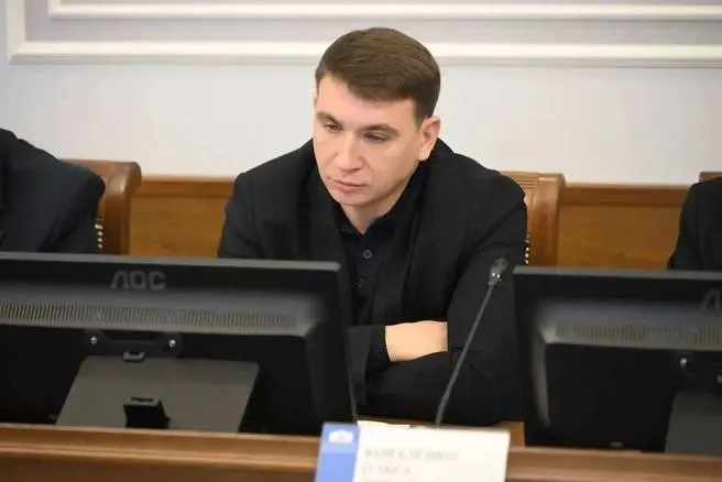 Дениса Полюбина доставили в Московскую область на допрос; следствие увеличило сумму ущерба до 83 млн рублей, по делу проходят ещё три человека.