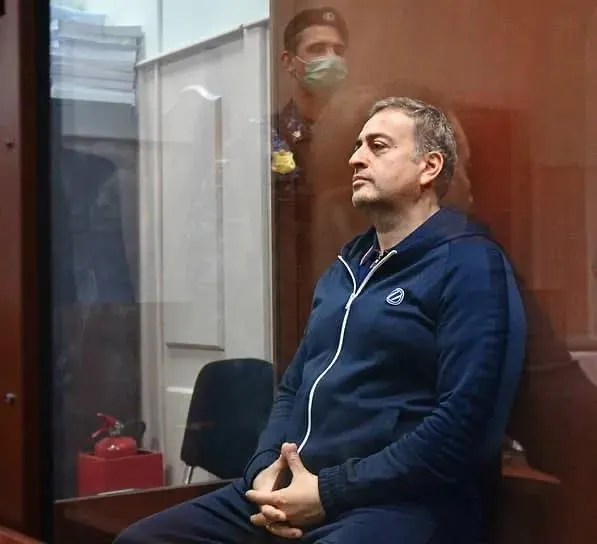 Перовский суд Москвы признал бывших высокопоставленных сотрудников МВД Дагестана виновными в коррупции. Им назначены длительные сроки и крупные штрафы; суд также принял во внимание операции с криптовалютой и обращение имущества в доход государства.