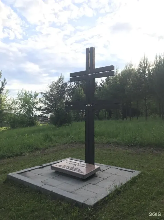 Городская администрация отозвала решение о демонтаже памятника — в мэрии сослались на поступление новой информации о владельце памятника и уточнения по истории захоронения на месте.