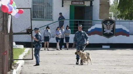 Белгородская волонтёрка, приговорённая к длительному сроку, в письме из колонии просит срочной стоматологической помощи и лекарств; адвокат к ней не приходил.