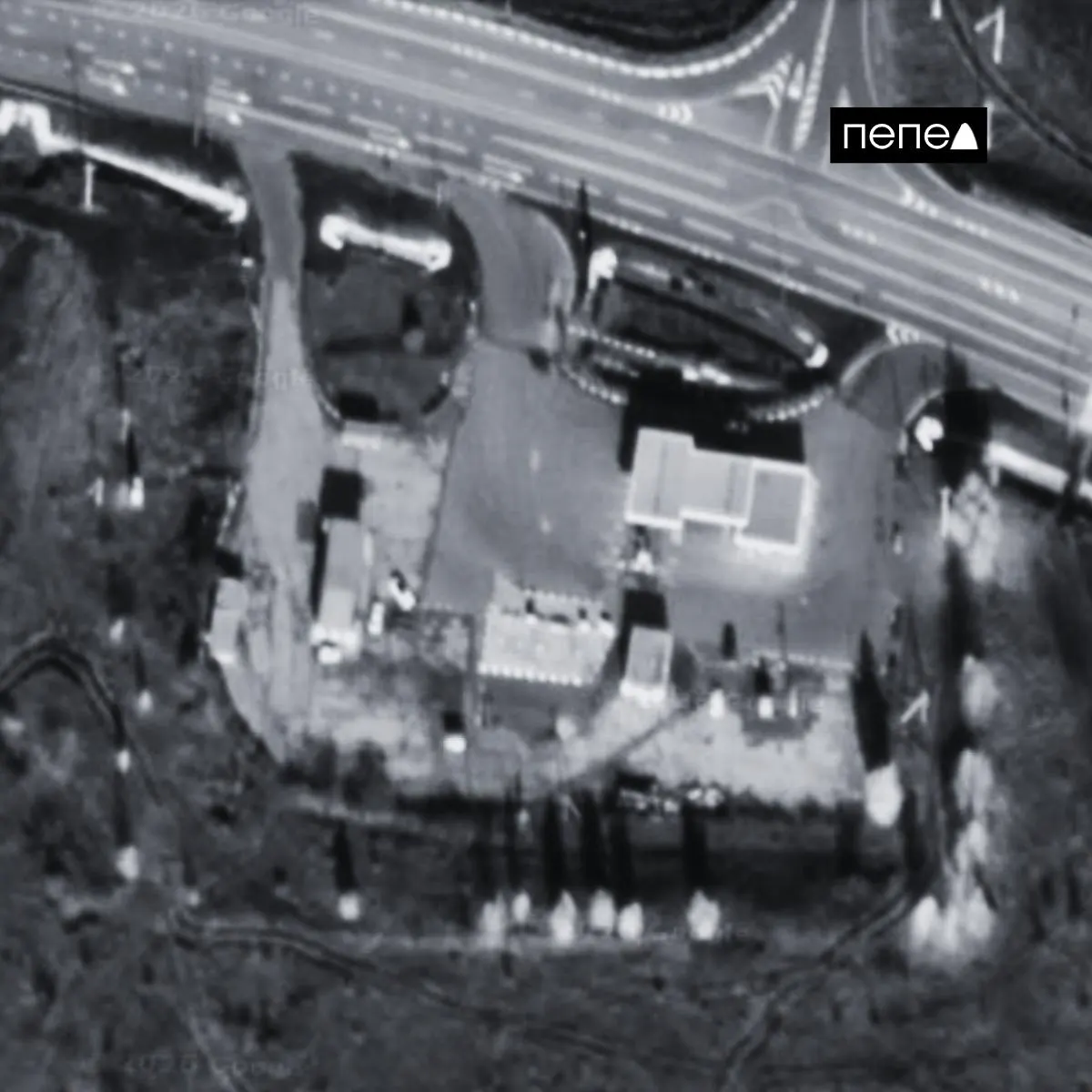 В Белгородской области беспилотник ударил по автозаправочной станции «Роснефть» в селе Покрово‑Михайловка. Данные о пострадавших и размерах ущерба уточняются.