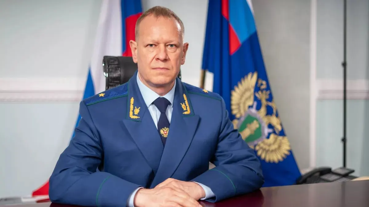 Президент направил в Совет Федерации кандидатуру начальника управления Генпрокуратуры по СФО Николая Рябова; сенаторы проведут консультации 16 июля, после которых президент примет окончательное решение.