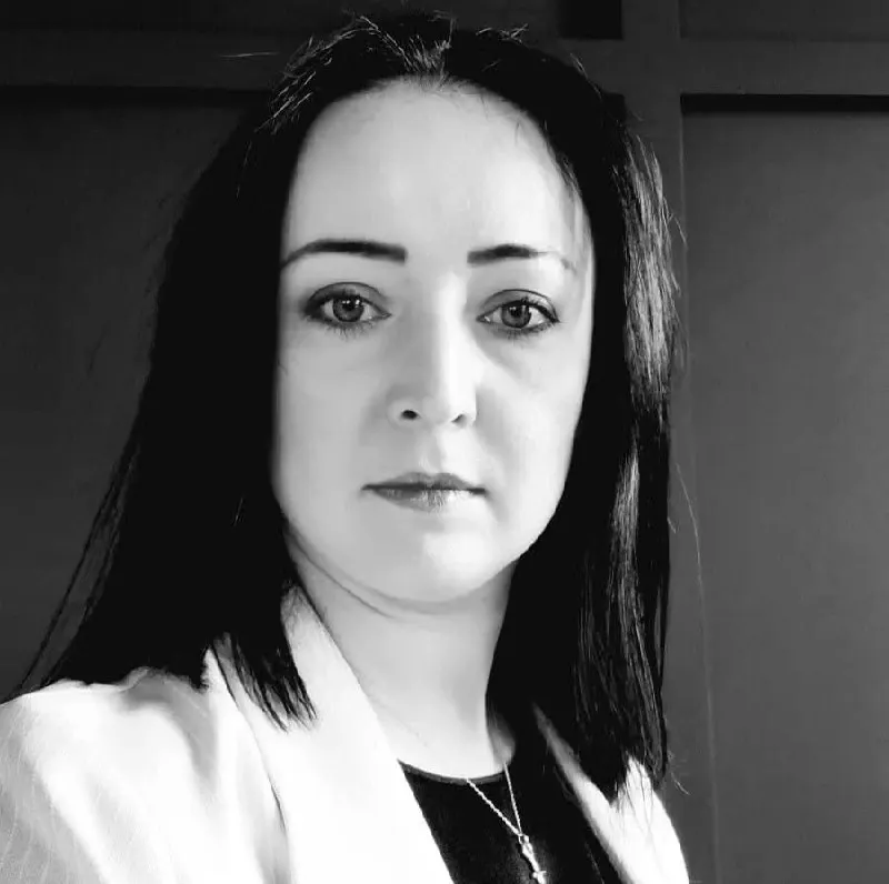 Конституционный суд признал, что совершеннолетние дети могут добиваться лишения родительских прав, если родители совершали над ними насилие в детстве. Формальный подход, при котором иски отклонялись из‑за наступления совершеннолетия, не обеспечивает защиты прав потерпевших.