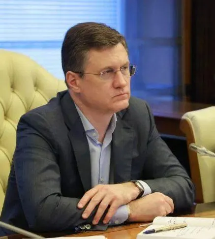 Александр Новак 7 июля провёл совещание по рынку топлива: главы регионов доложили о запасах, логистике и обеспечении экстренных служб. Ведомствам и компаниям поручено ежедневно мониторить ситуацию и принимать меры, чтобы не допустить локальных сбоев в поставках.