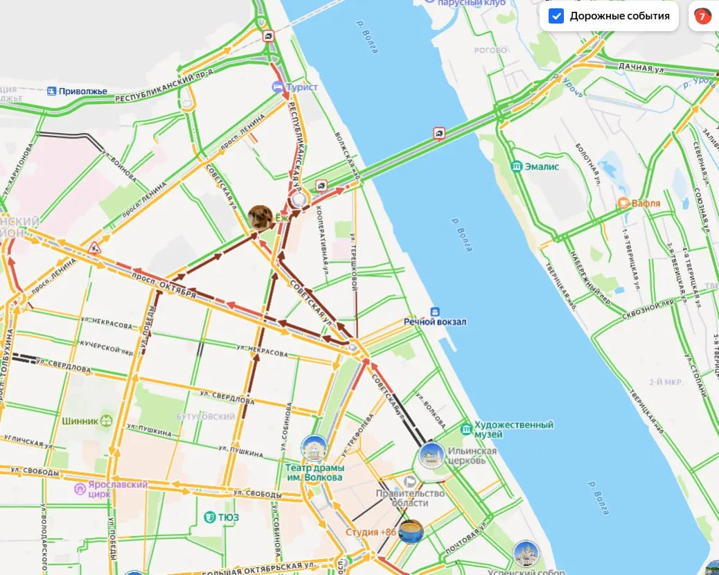 В центре Ярославля зафиксированы заторы до 7 баллов: перед Октябрьским мостом и на нём произошли аварии, очевидцы сообщают о блокировке проезжей части автобусом.