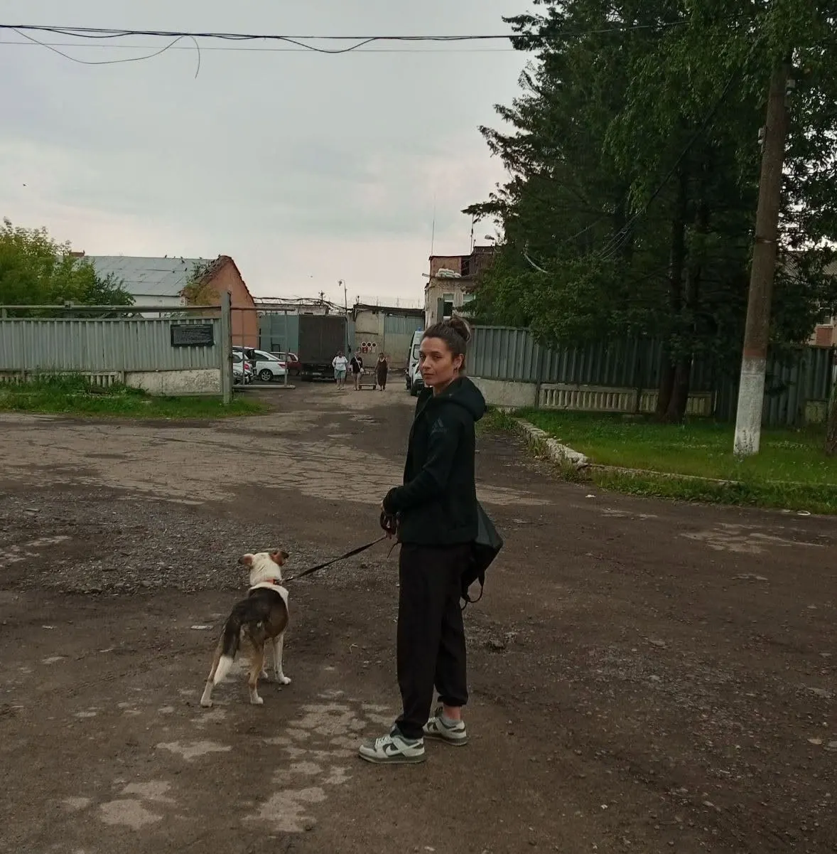 После отбытия восьмилетнего срока у ворот колонии мужчину скрутили люди в штатском и увезли; активисты утверждают, что ему подбросили украинский флаг для возбуждения нового уголовного дела.