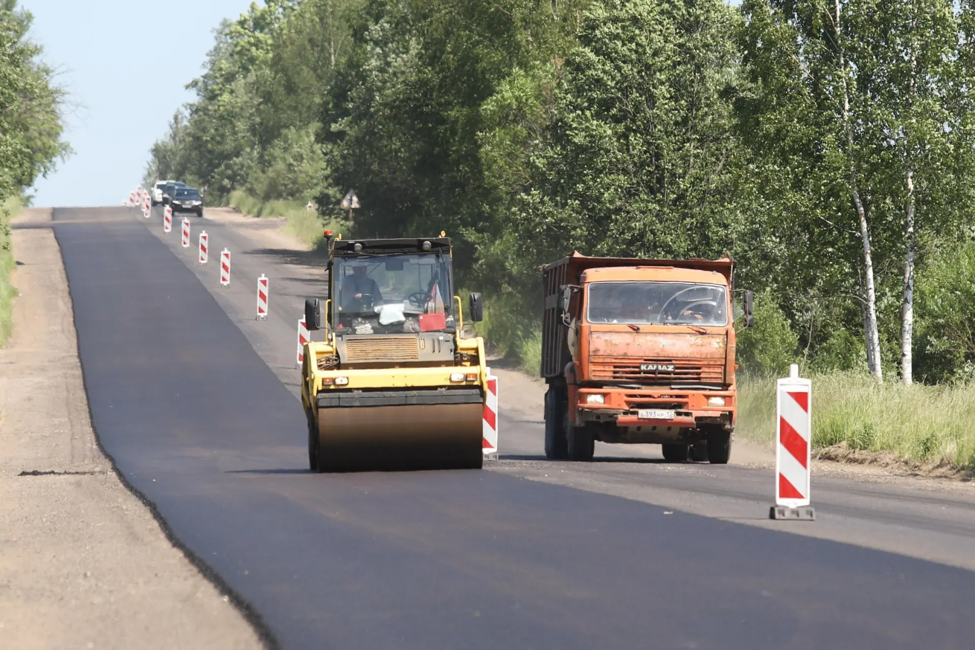 Между поселениями Старожиловского округа уложат около 8 км нового покрытия. На работы выделено 266 млн рублей — это должно повысить комфорт и проходимость дорог.