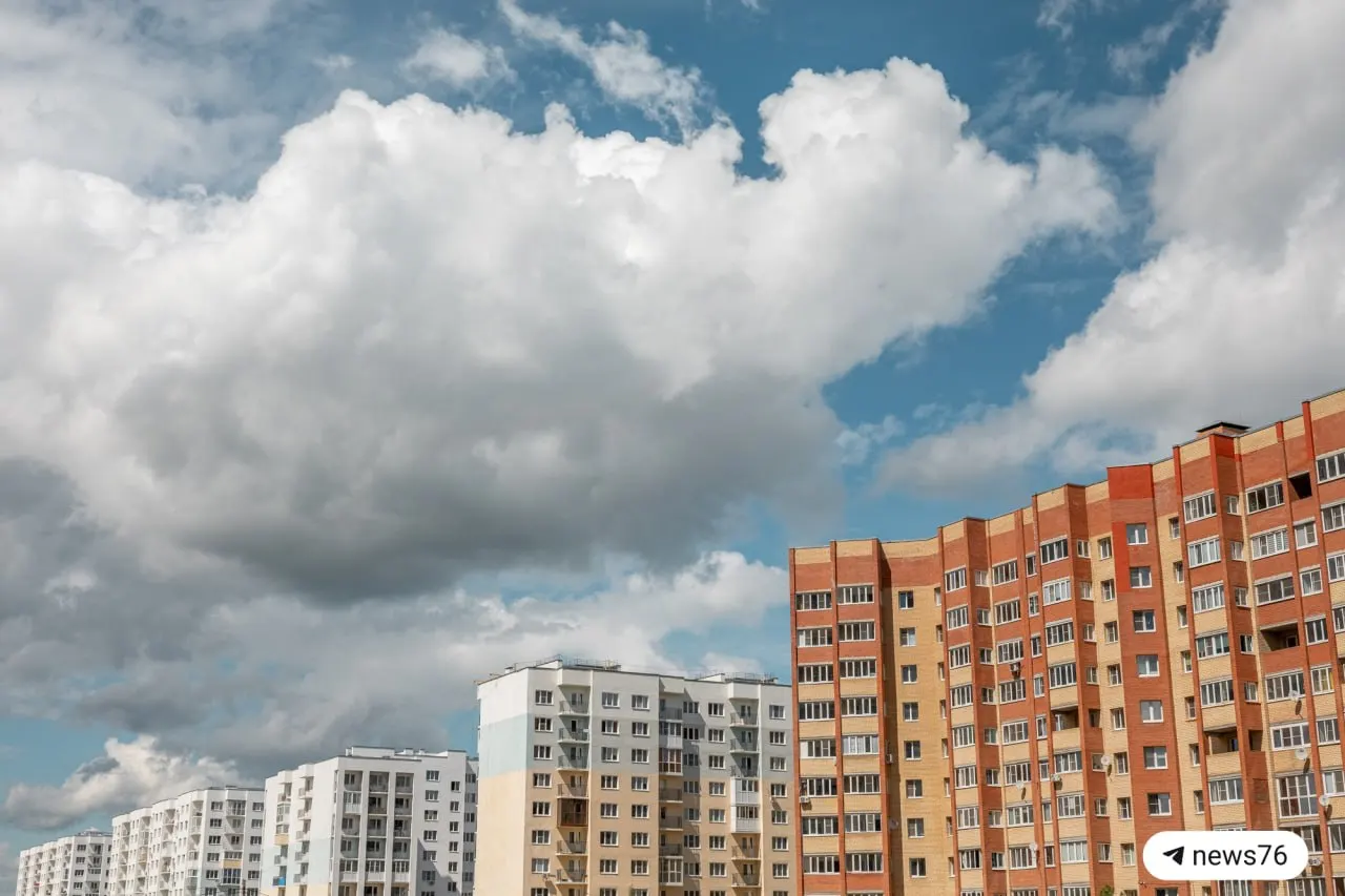 Днём ожидается солнечно, около +25°.