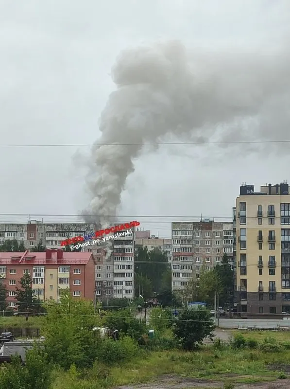 Утром 26 июля в Заволжском районе Ярославля в квартире девятиэтажного дома на Яковлевской, 16 произошёл пожар. Спасатели эвакуировали двух человек, их состояние пока не уточнено.