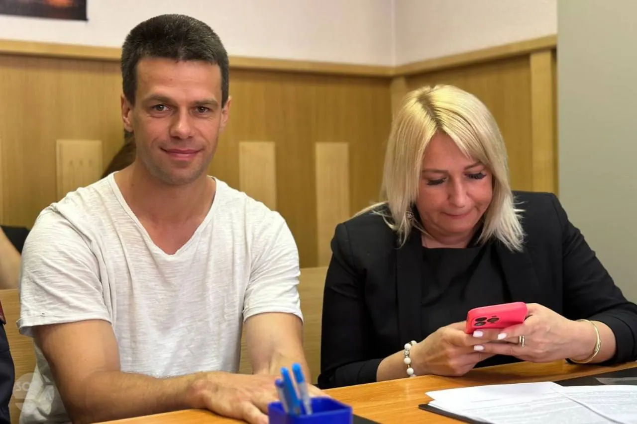 Городской суд Петербурга отклонил апелляцию и подтвердил 10 суток административного ареста по статье о «демонстрации экстремистской символики». В результате Кострова лишат права выдвигаться кандидатом на год.