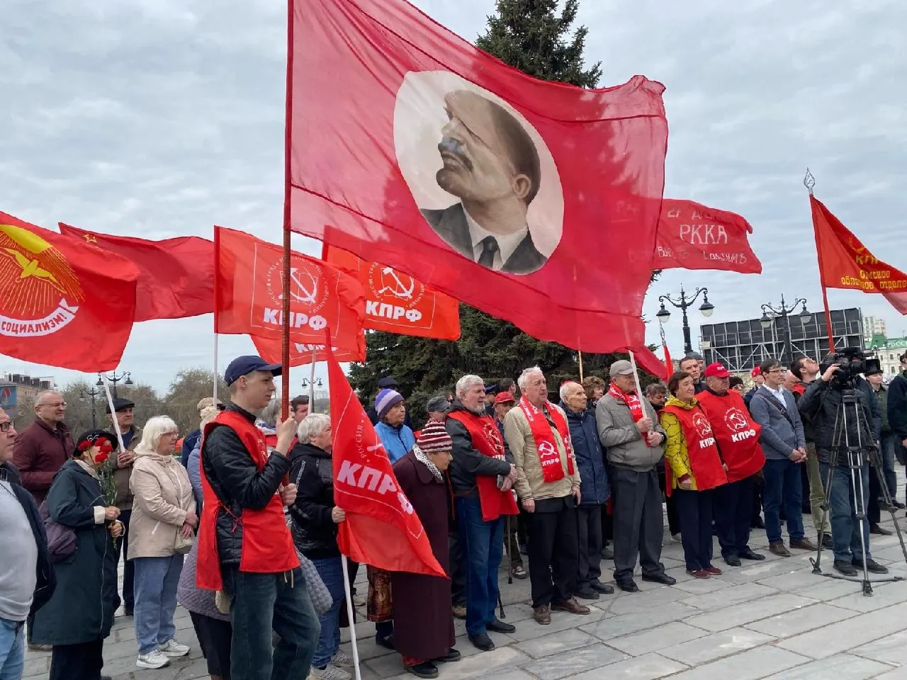Дума инициирует поправки в закон об избирательных гарантиях: суды смогут возвращать списки в комиссии, но новые правила начнут действовать не сразу и ограничатся региональными и муниципальными выборами.