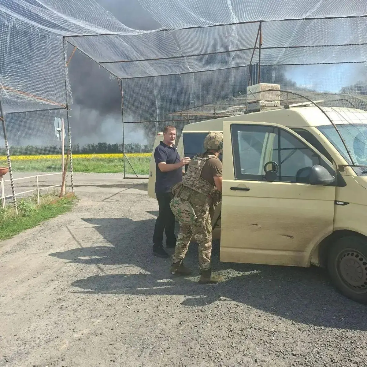 Дегтярёв, ранее замглавы по АПК и природопользованию, стал исполняющим обязанности главы округа. В первый рабочий день он участвовал в эвакуации сотрудников птицефабрики после удара БПЛА — один из дронов атаковал его машину, чиновник не пострадал, пострадавших на предприятии стало 12 человек.