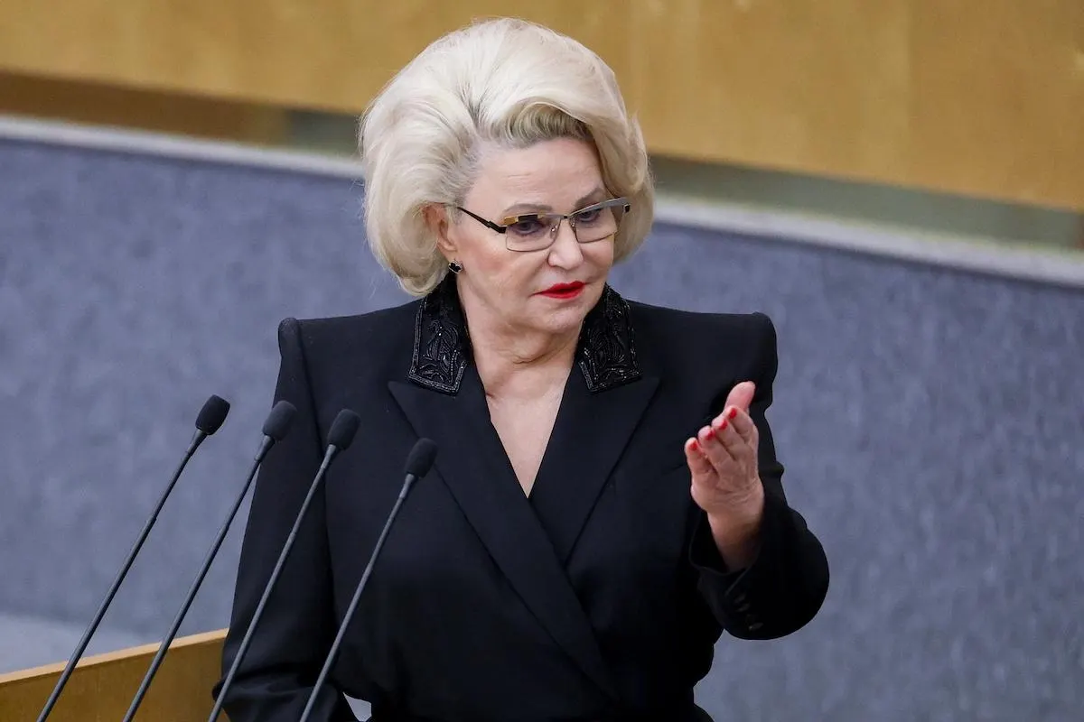 Председатель думского комитета Нина Останина подала иск к депутату Ксении Горячевой о защите чести и достоинства после их публичной перепалки вокруг законопроекта о криминализации домашнего насилия. Стороны продолжают обмениваться заявлениями, возможен судебный процесс.