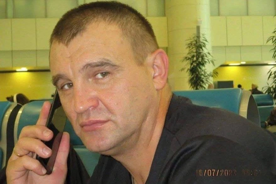 Вернувшиеся из плена украинцы утверждают, что медик Вячеслав Черданцев (прозвище «Коновал») систематически издевался над заключёнными в колонии ИК‑7 в Пакино и отказывался оказывать помощь, что привело к вспышке чесотки.