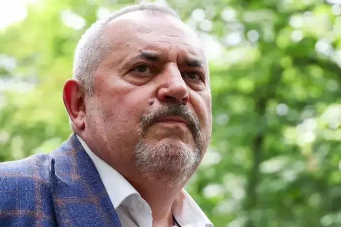 Долгопрудненские приставы ввели ограничение на выезд политическому активисту. Ему также грозит административная ответственность за якобы демонстрацию «экстремистской символики», а ранее он был признан «иностранным агентом».