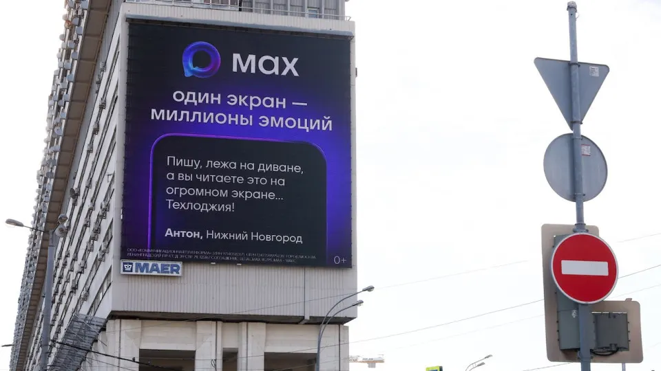 Соглашение между разработчиками мессенджера и операторами «большой четверки» позволит звонить, отправлять сообщения и файлы в Max без расхода мобильного трафика. Параллельно сервис закрепляют в госинфраструктуре, одновременно нарастает контроль над иностранными мессенджерами.