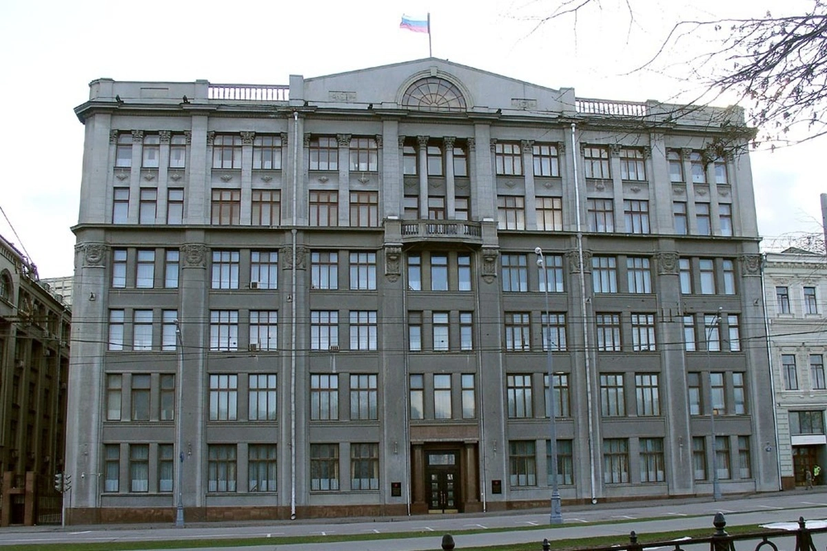 Изданию сообщили, что администрации президента поручили подконтрольным ресурсам ограничить публикации последствий ударов по российской территории и усилить визуальный акцент на результатах ударов по Украине.