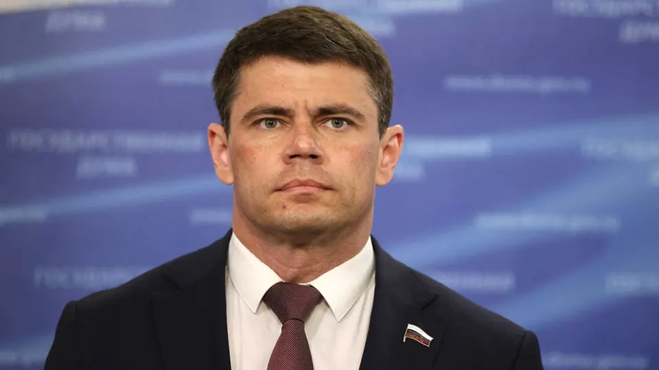 Из предвыборной декларации депутата Госдумы следует, что Сергей Боярский купил шесть земельных участков в Санкт-Петербурге на сумму почти 985 млн руб. При этом доход семьи за предшествующие три года был в несколько раз меньше.