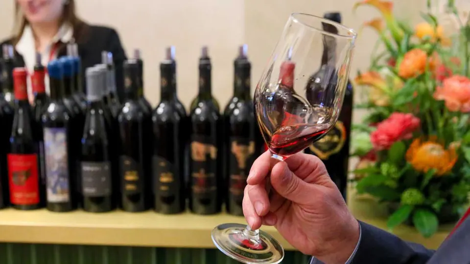 Сегмент HoReCa в России потерял часть потребительского спроса: падение продаж ощутимо, особенно для винодельческой продукции; рост цен и смена привычек влияет на структуру чека.