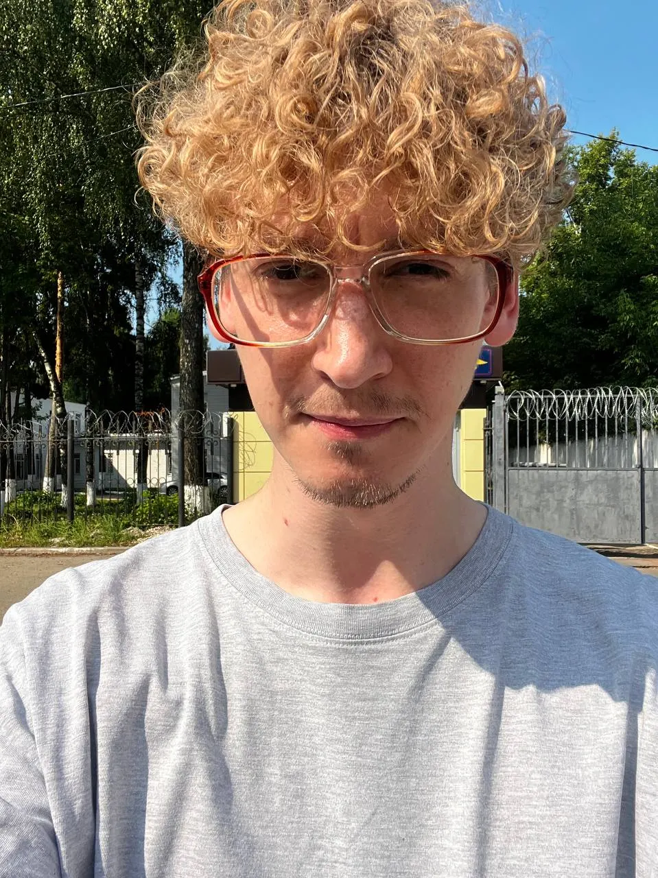 Глава проекта «Штаб кандидатов» Константин Ларионов вышел на свободу после ареста за публикации в соцсетях и поблагодарил сторонников.