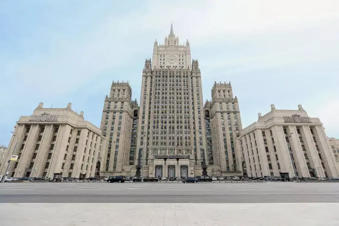 Международные ведомства призваны запретить акции возле загранучреждений в период выборов в Госдуму.