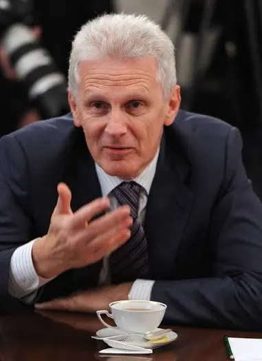 Бывший министр образования предложил усложнить задания ЕГЭ, чтобы точнее различать лучших выпускников; обсуждается и квота для участников СВО