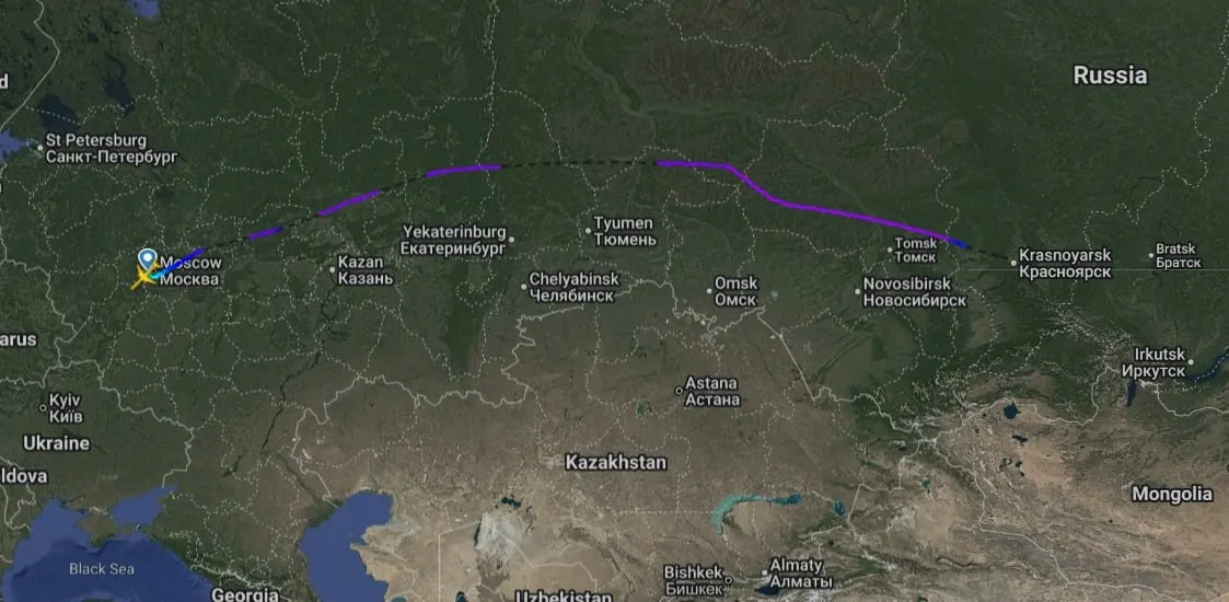 Данные мониторинга авиационной активности подтвердили посадку специального самолета Ту-214ПУ, предназначенного для перевозок высшего руководства страны, в Красноярске.